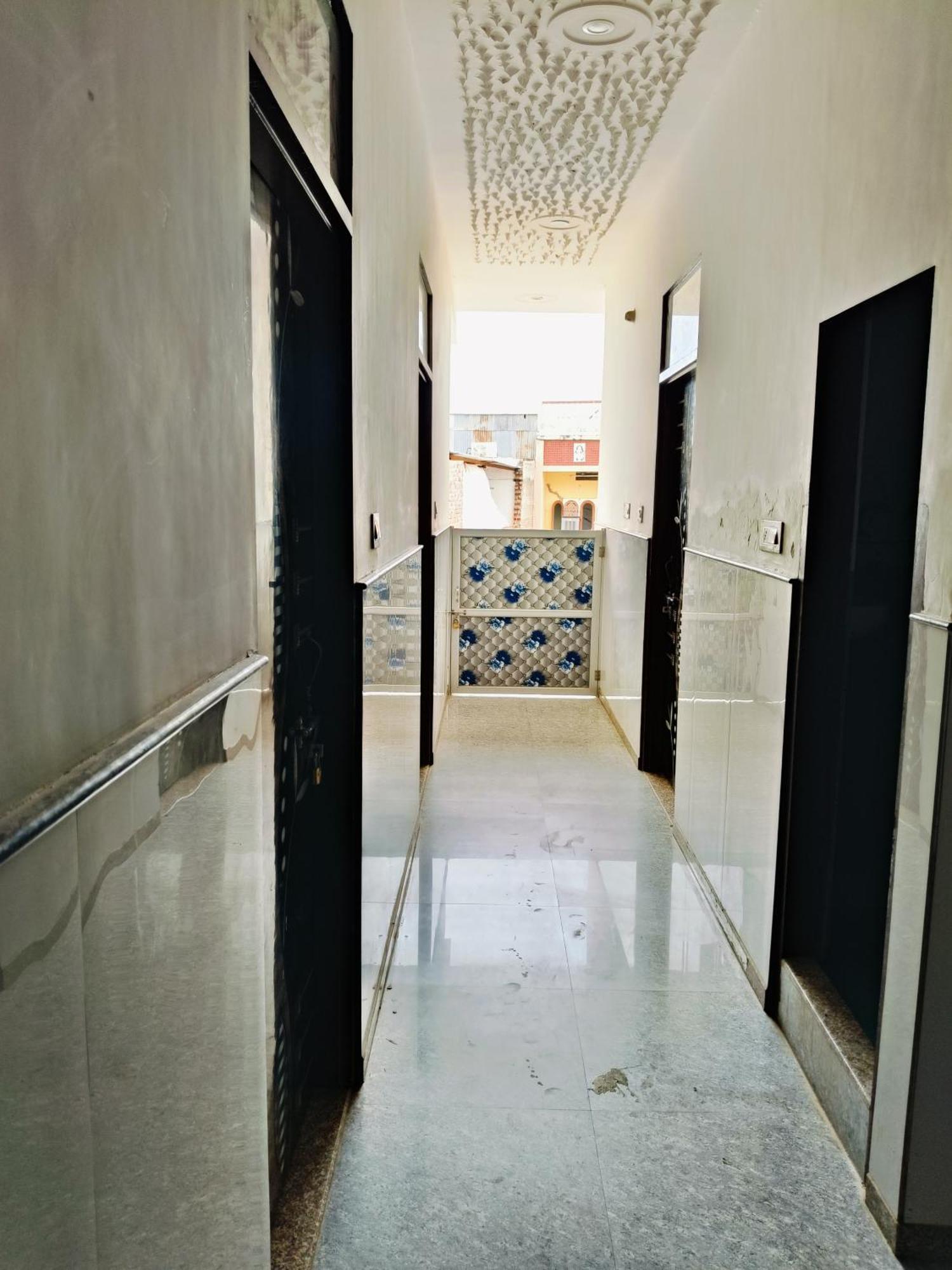 Jai Hanuman Guest House Palsana  Exterior foto